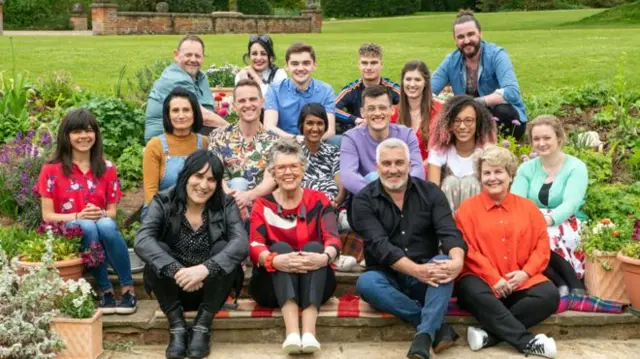 The contestants along with Noel Fielding, Sandi Toksvig, Paul Hollywood and Prue Leith