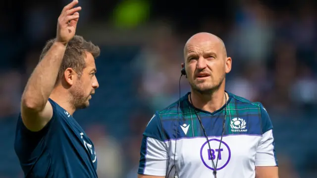 Greig Laidlaw and Gregor Townsend go over some last-minute details at Murrayfield