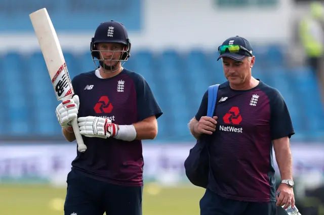 England's Joe Root and England batting coach Graham Thorpe