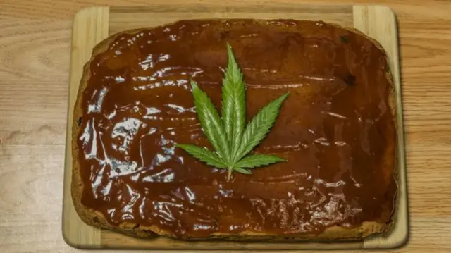 A leaf on a cake