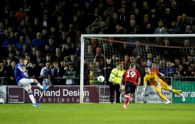 Gylfi Sigurdsson scores penalty