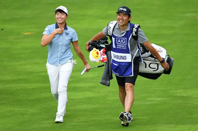 Hinako Shibuno and her caddie