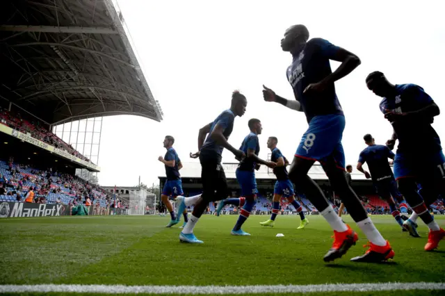 Crystal Palace players warm-up