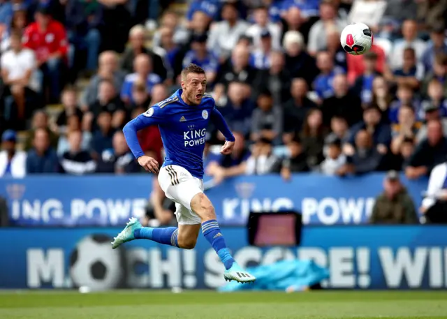 Jamie Vardy scores Leicester's first goal