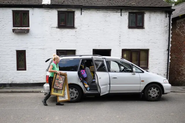 paintings put into car