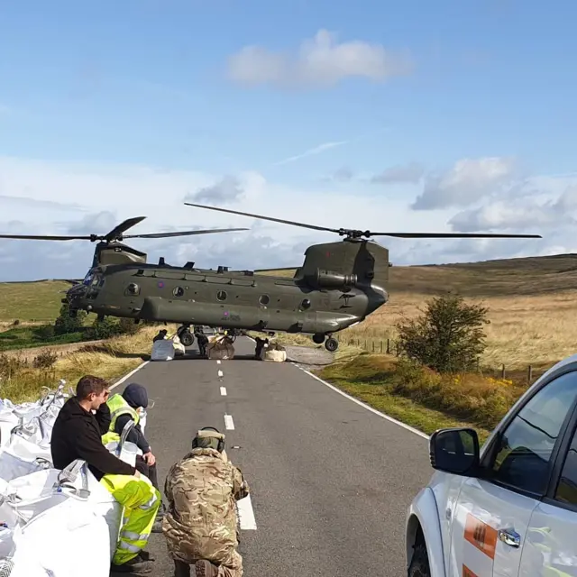 West Midlands 4x4 Response manning road closures as RAF Chinook takes aggregate to the dam