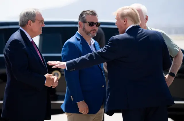 Trump greeted by Senators, mayor