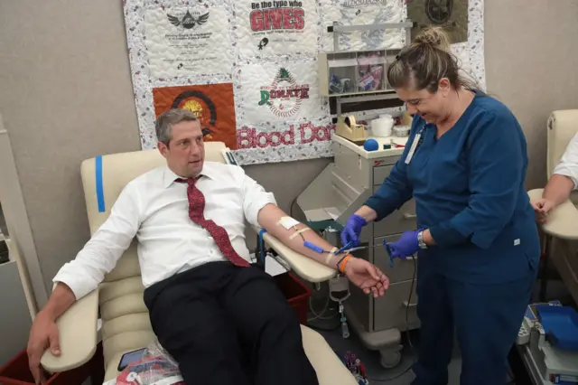 Tim Ryan donates blood