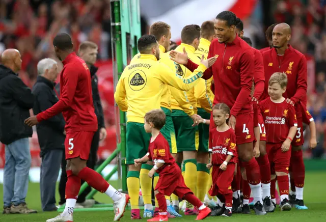 Norwich and Liverpool players shake hands