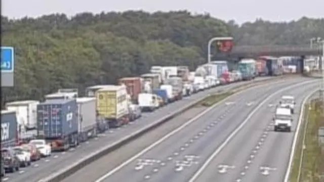 Traffic queuing on M6 at 09:07 northbound