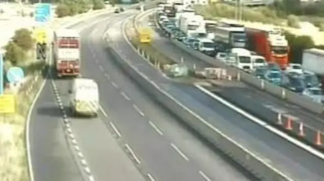 Southbound queues approaching J14