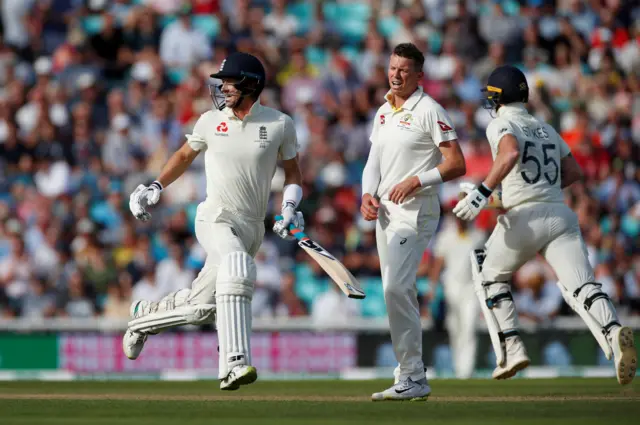 Joe Denly and Ben Stokes run between the wickets