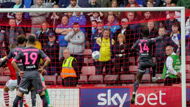 Eddie Nketiah scores