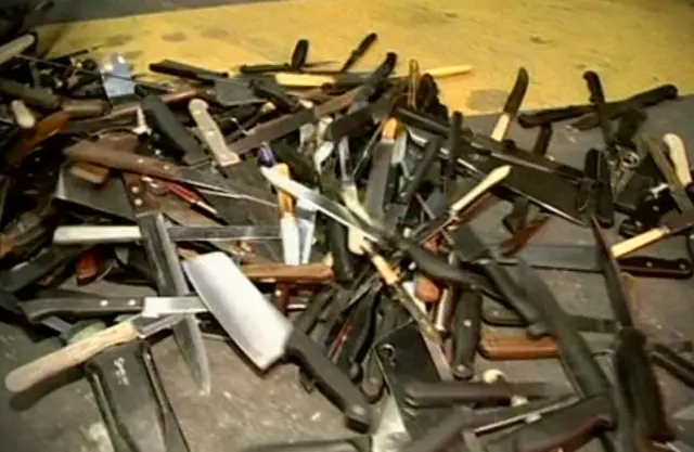 Knife bin being emptied