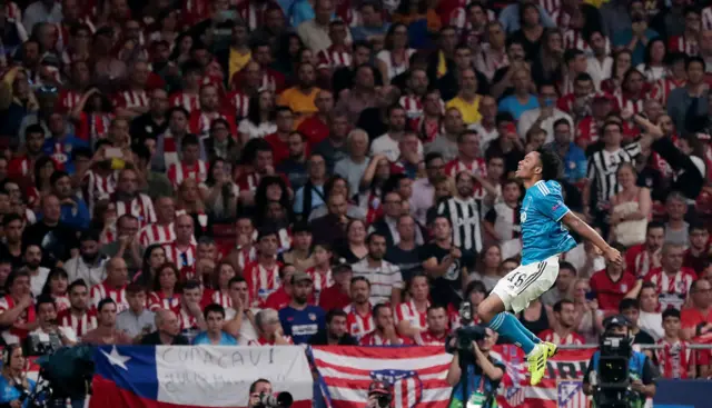 Juan Cuadrado celebrates