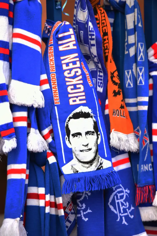 An image of Fernando Ricksen on a Rangers scarf