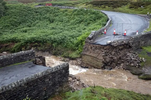 Collapsed bridge at Grinton