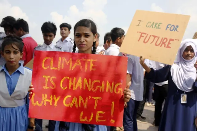 Schoolgirls protesting in Dhaka, Bangladesh