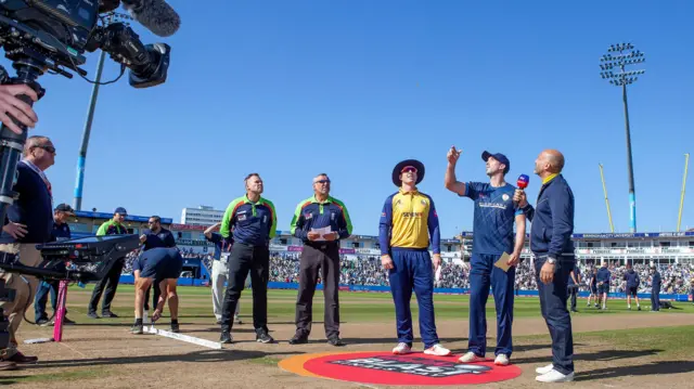 Essex v Derbyshire toss