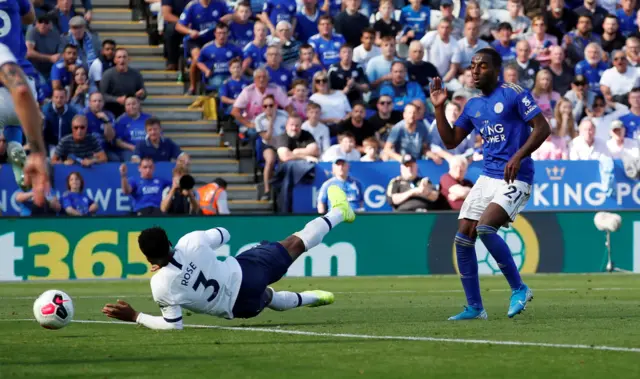 Ricardo Pereira scores