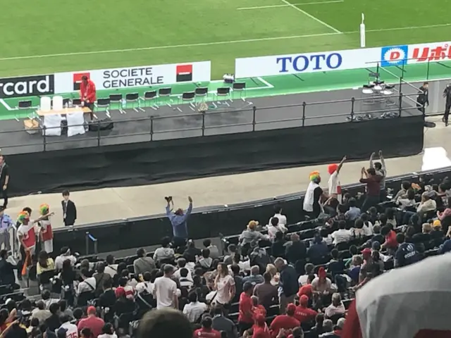 Tonga fans start a Mexican wave