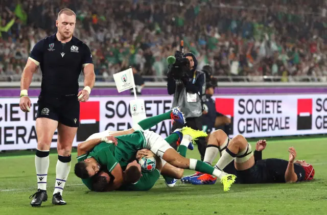 Andrew Conway scores for Ireland