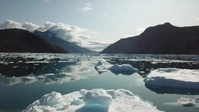 Icebergs melting