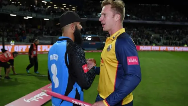 Moeen Ali congratulates Essex skipper on victory