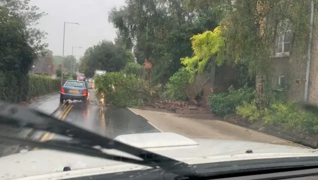 Tree down on Henwick Road