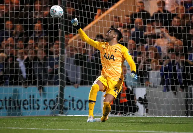 Paulo Gazzaniga saves