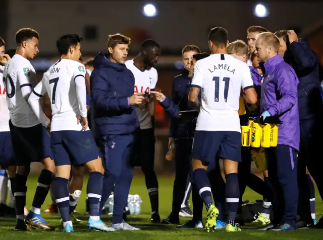 Mauricio Pochettino talks his players through the penalties