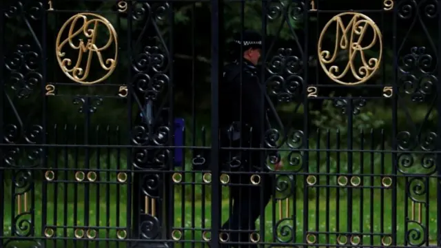 Balmoral gates