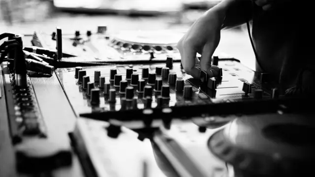 Mixing decks