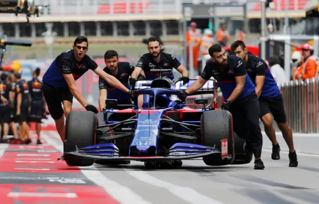 Daniil Kvyat's Toro Rosso finally returns back to the pits