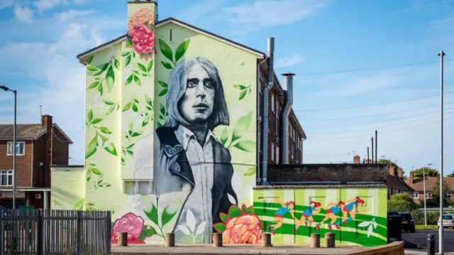 The Mick Ronson mural