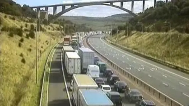 Traffic following the crash