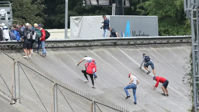 Fans run up banking to get a good view at Monza