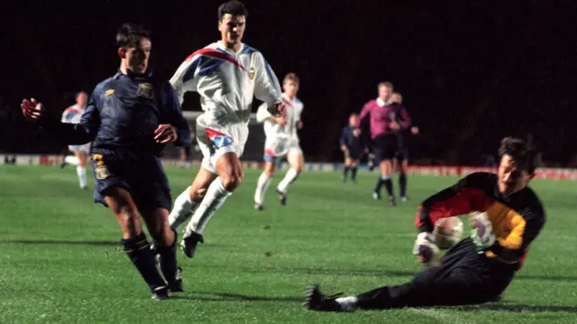 Stanislav Cherchesov is beaten by a Scott Booth shot at Hampen in 1994