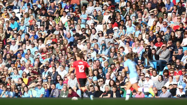 Record crowd at Etihad