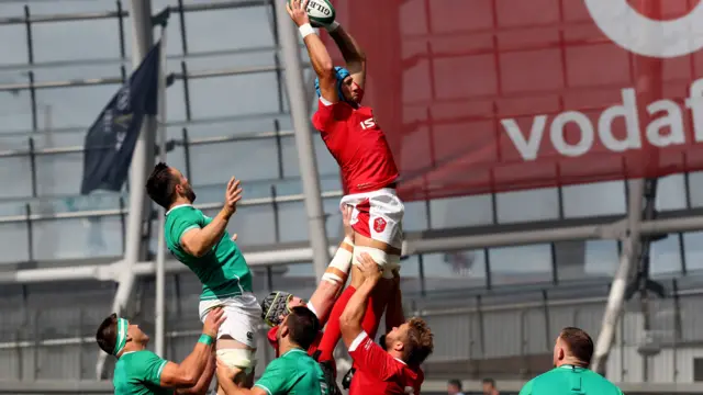 Wales take line-out