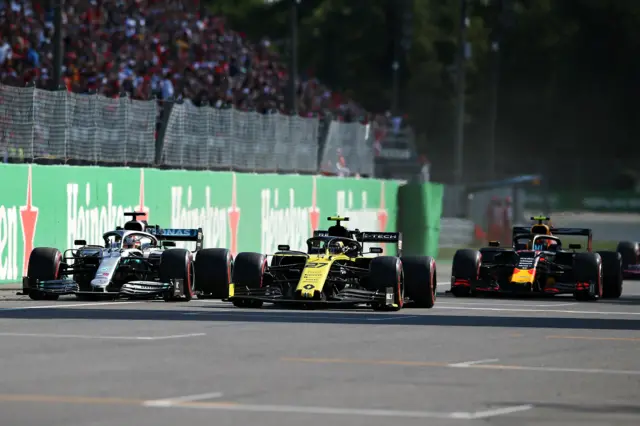 Lewis Hamilton, Nico Hulkenberg and Alex Albon on the last lap of qualifying