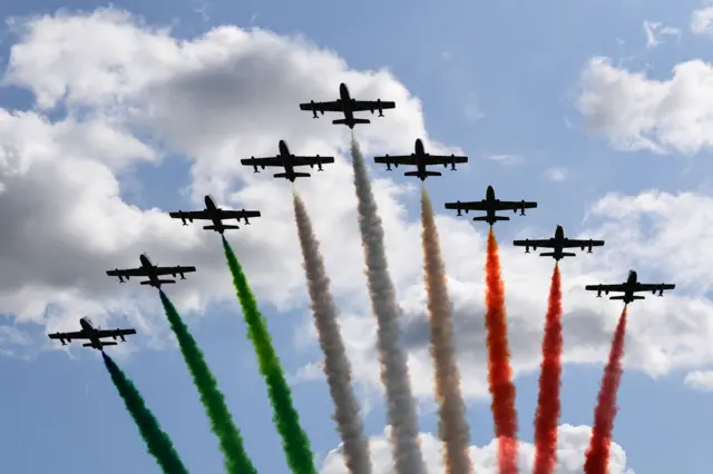 Fly past in Italian flag colours