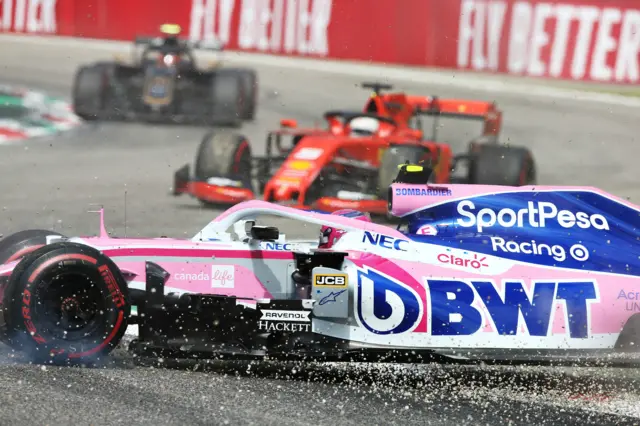 Lance Stroll spins faced with Vettel in the middle of the track