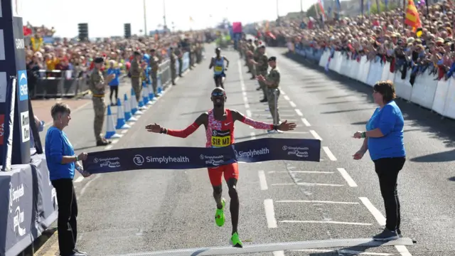 Mo Farah wins Great North Run