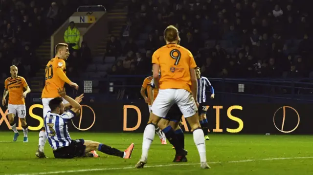 Jarrod Bowen scores