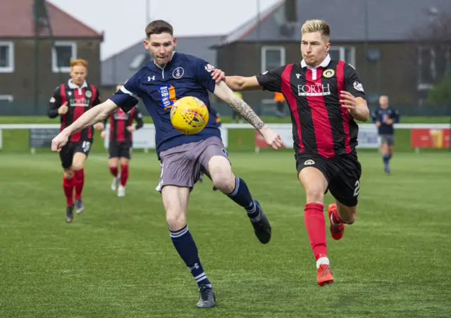 Queen’s Park’s Creag Little and Edinburgh’s Craig Thomson