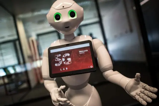 A robot with a 5G screen