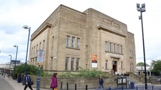 HUDDERSFIELD ART GALLERY