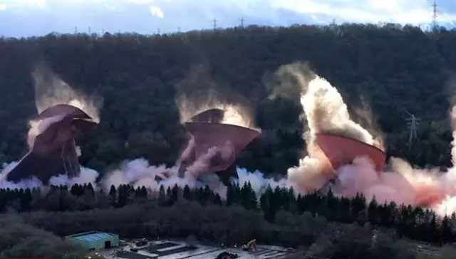 Cooling towers demolition