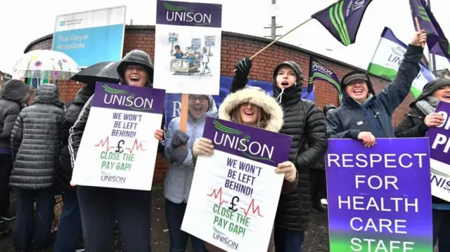 Nurses on a picket line